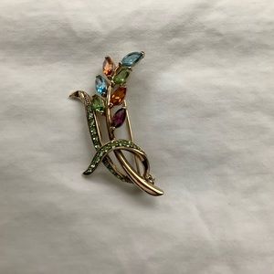 Multiple color stones brooch
